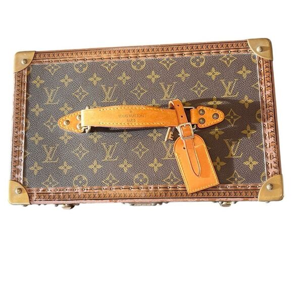 LOUIS VUITTON
Monogram Boite Pharmacie Toiletry Case - Picture 4 of 14